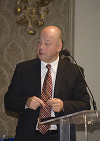 Le président et chef de la direction de l’ACA, Ron Lund s’adresse aux participants du Sommet exécutif conjoint ACA